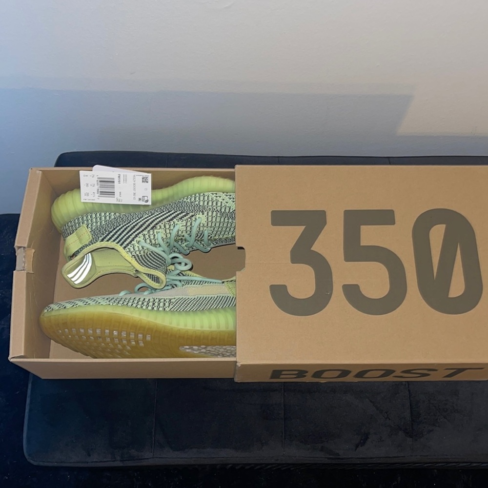 Yeezy Boost 350 V2 Size 8 Adidas